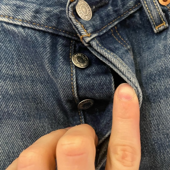 Levi’s Jean Short - Picture 2 of 9